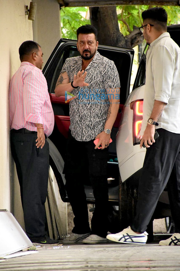 photos sanjay dutt spotted in bandra 2