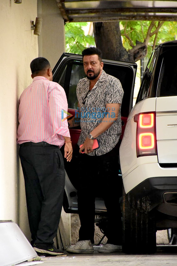 photos sanjay dutt spotted in bandra 3