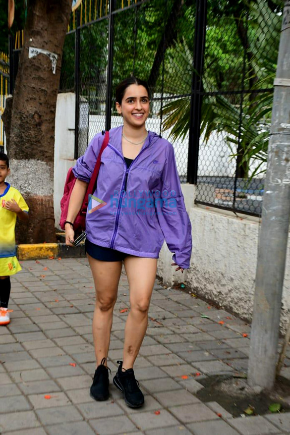 photos sanya malhotra snapped in juhu 4 4