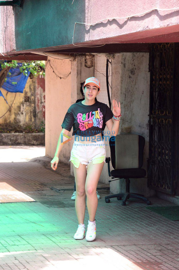 Photos: Sara Ali Khan snapped in Santacruz Photos: Sara Ali Khan snapped in Santacruz