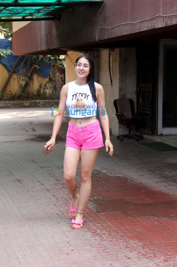 photos sara ali khan spotted outside a pilates studio 2 2