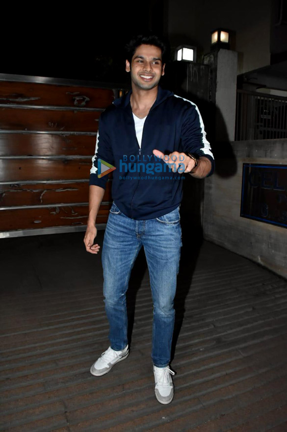 photos shama sikander and abhimanyu dassani snapped at farmers cafe 4