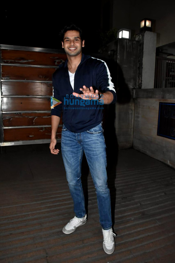 photos shama sikander and abhimanyu dassani snapped at farmers cafe 5
