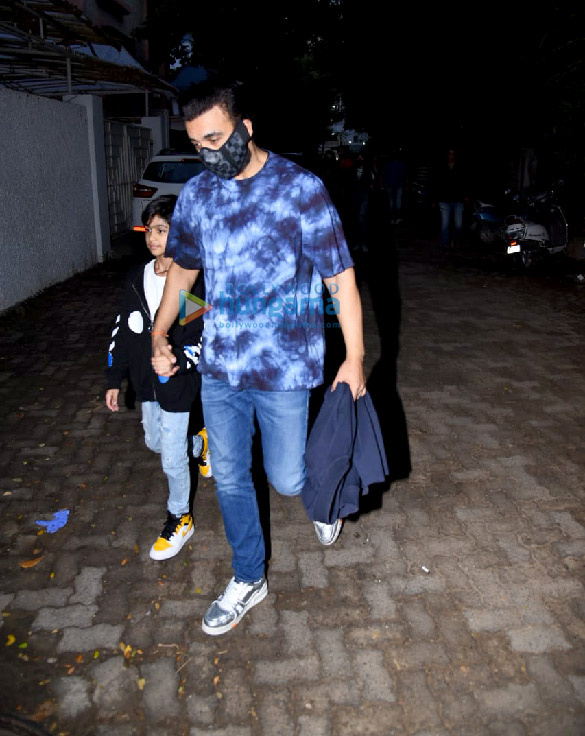 photos shilpa shetty snapped with family for special screening of nikamma at sunny super sound in juhu 5