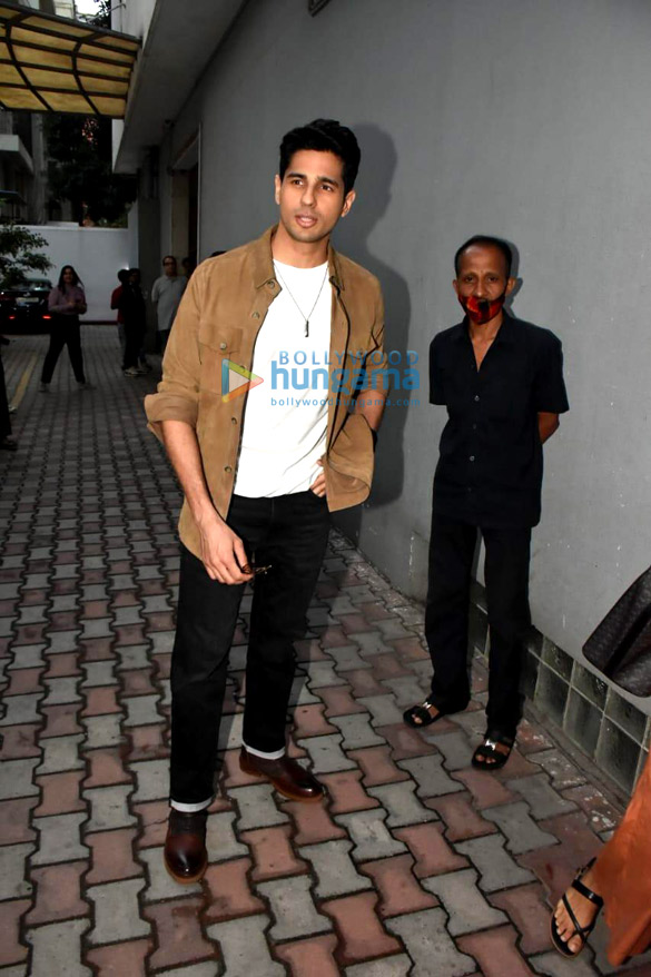 photos sidharth malhotra spotted with ramesh s taurani outside the film producers office in khar 2
