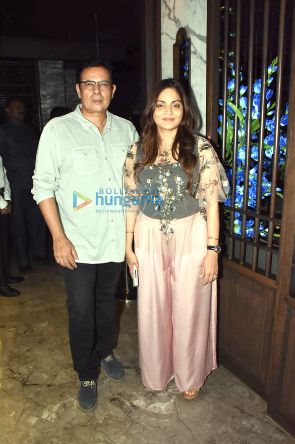 photos sohail khan yasmin karachiwala shazahn padamsee and others snapped at hakkasan in bandra 3