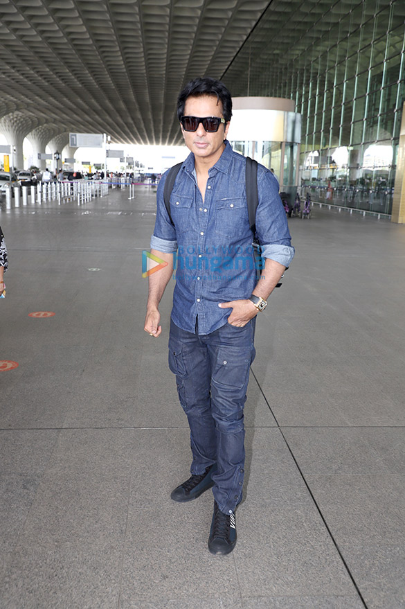 Photos: Sonu Sood, Ahan Shetty and Jackky Bhagnani snapped at the airport Photos: Sonu Sood, Ahan Shetty and Jackky Bhagnani snapped at the airport