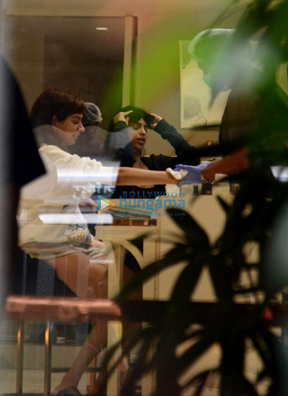 photos suhana khan and khushi kapoor snapped at a salon in bandra 6