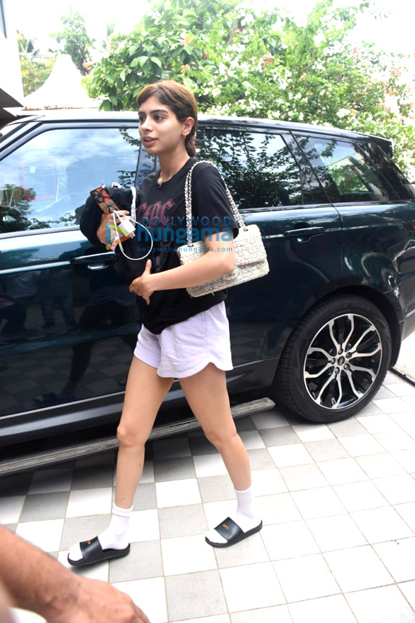 photos suhana khan and khushi kapoor snapped outside their dance classes 5