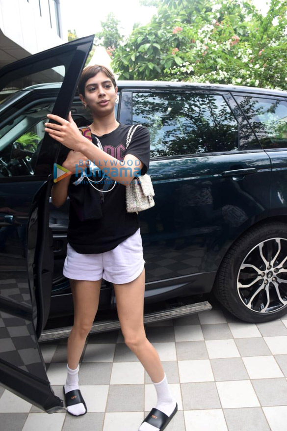 photos suhana khan and khushi kapoor snapped outside their dance classes 6