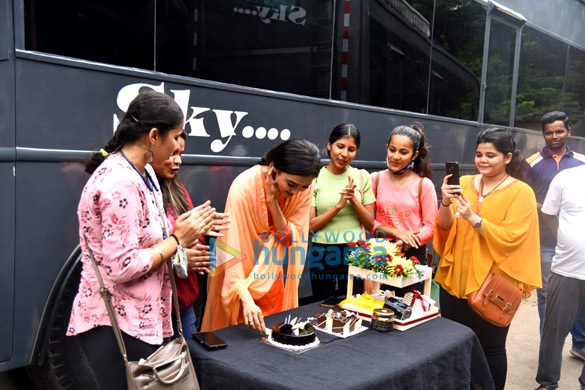 photos tejaswwi prakash cuts a cake with her fans ahead of her birthday 6