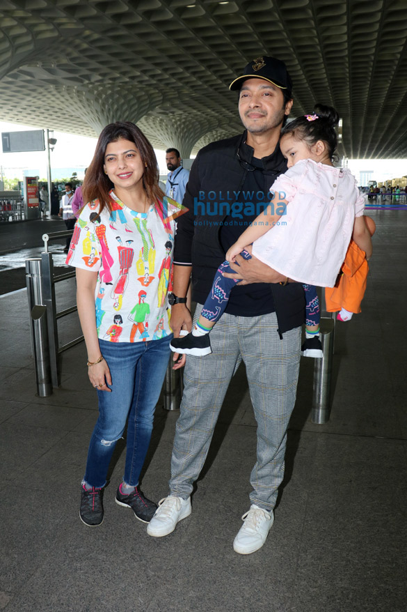 photos urfi javed zareen khan and others snapped at the airport 8