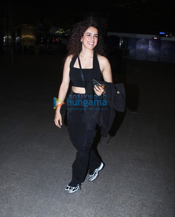 photos urfi javed zareen khan and others snapped at the airport 897 2