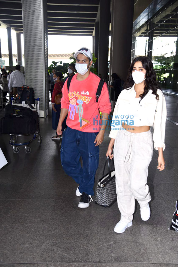 Photos: Varun Dhawan, Janhvi Kapoor and others snapped at the airport Photos: Varun Dhawan, Janhvi Kapoor and others snapped at the airport