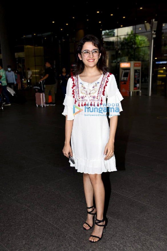 photos varun dhawan janhvi kapoor and others snapped at the airport 2