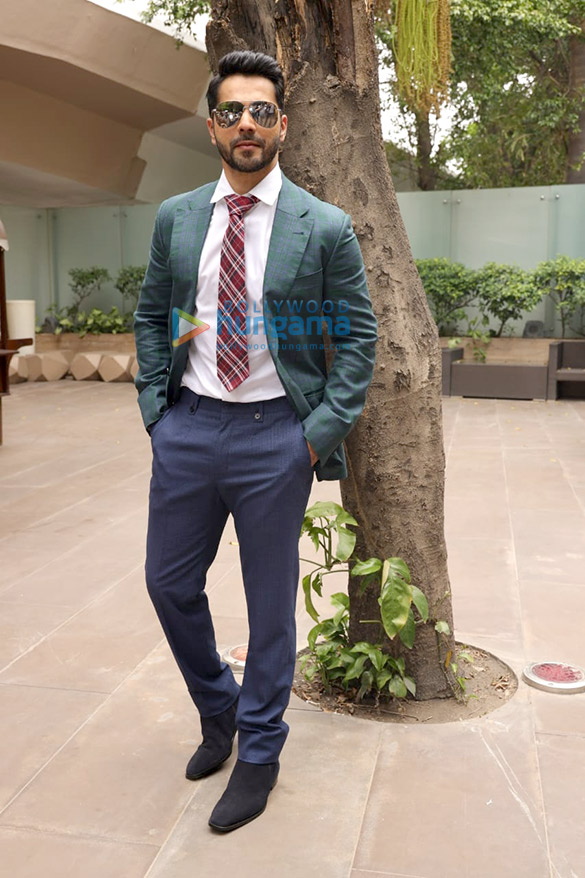 photos varun dhawan kiara advani maniesh paul anil kapoor and neetu kapoor snapped during the promotions of jugjugg jeeyo 4