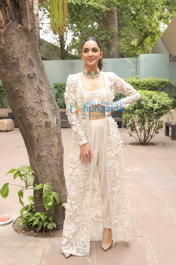 photos varun dhawan kiara advani maniesh paul anil kapoor and neetu kapoor snapped during the promotions of jugjugg jeeyo 6