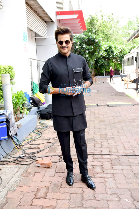 photos varun dhawan kiara advani and anil kapoor snapped during jugjugg jeeyo promotions on dance deewane juniors 2