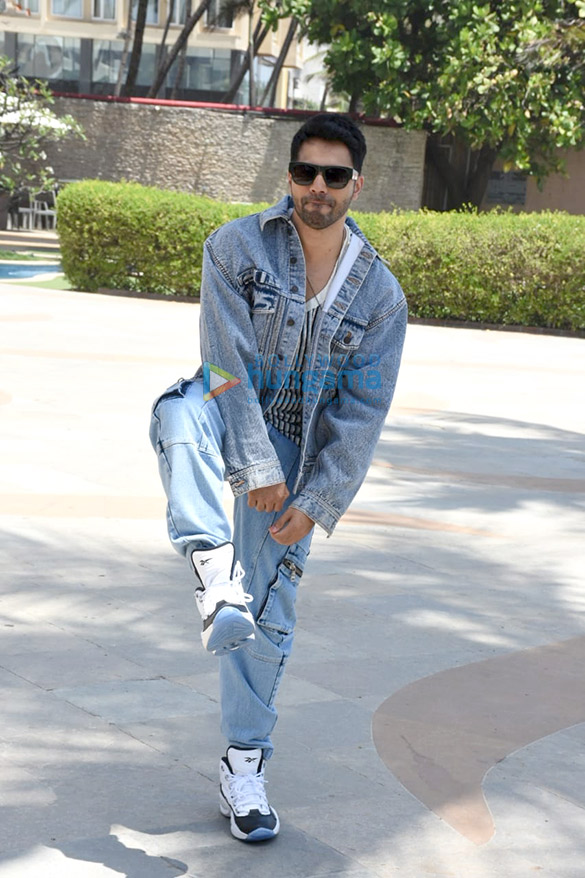 photos varun dhawan kiara advani and anil kapoor snapped promoting jugjugg jeeyo 4