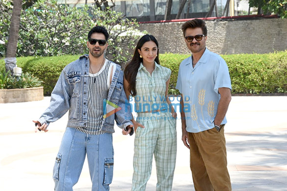 photos varun dhawan kiara advani and anil kapoor snapped promoting jugjugg jeeyo 6