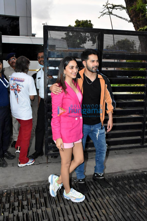 photos varun dhawan and kiara advani snapped post the promotions of jugjugg jeeyo 2