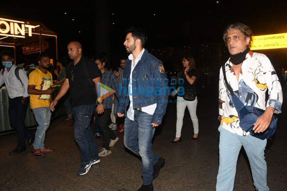 photos varun dhawan snapped at the airport 1 2
