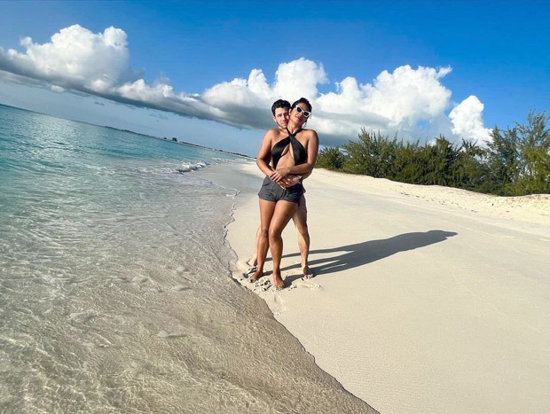 Priyanka Chopra-Nick Jonas give a glimpse of their beach holiday at Turks and Caicos Islands, see photos Priyanka Chopra-Nick Jonas give a glimpse of their beach holiday at Turks and Caicos Islands, see photos