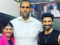 Push-ups ki jungg: Aditya Roy Kapur Vs the great Khali at CWE wrestling academy, Jalandhar Part 2