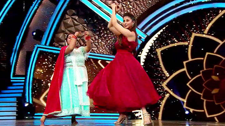 Urmila Matondkar’s delightful performance on Mere Haathon Mein Nau-Nau Choodiyan Hain | Bhagyashree