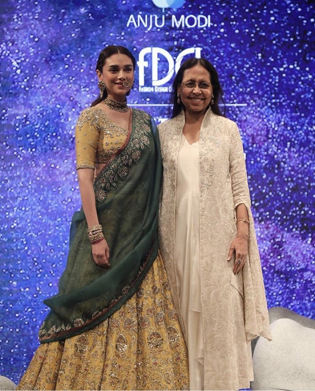 Aditi Rao Hydari is an elegant showstopper as she walks at couture week in dull gold lehenga by Anju Modi Aditi Rao Hydari is an elegant showstopper as she walks at couture week in dull gold lehenga by Anju Modi
