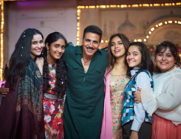 Akshay Kumar shares 'special moments' with Bhumi Pednekar, Aanand L Rai and Raksha Bandhan team, see pictures