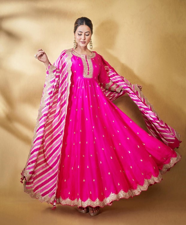 Hina Khan gets ethnic look on point in pink embroidered anarkali suit as she attends Dadasaheb Phalke awards Hina Khan gets ethnic look on point in pink embroidered anarkali suit as she attends Dadasaheb Phalke awards