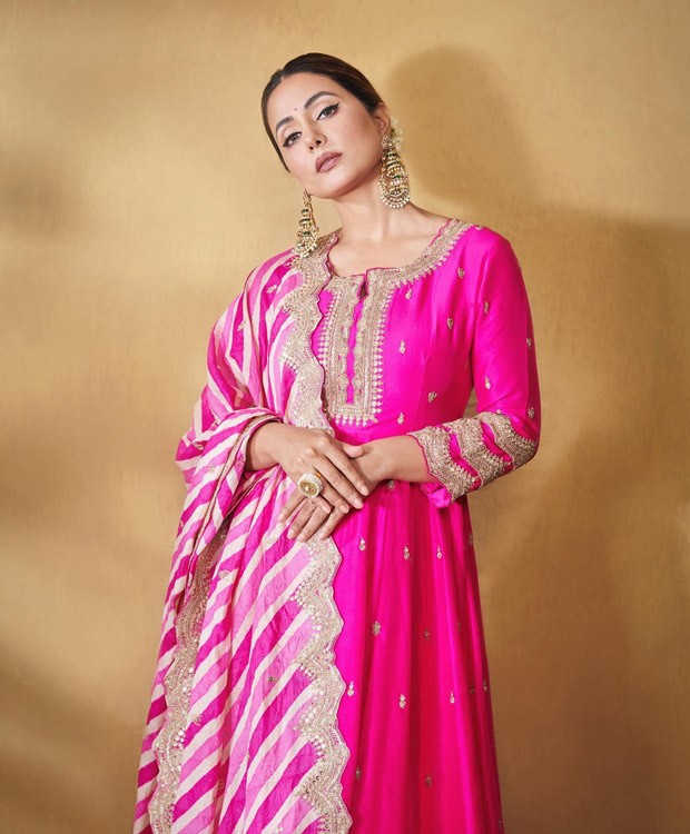 Hina Khan gets ethnic look on point in pink embroidered anarkali suit as she attends Dadasaheb Phalke awards Hina Khan gets ethnic look on point in pink embroidered anarkali suit as she attends Dadasaheb Phalke awards