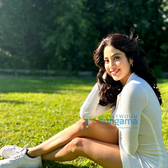 janhvi kapoor 2 123