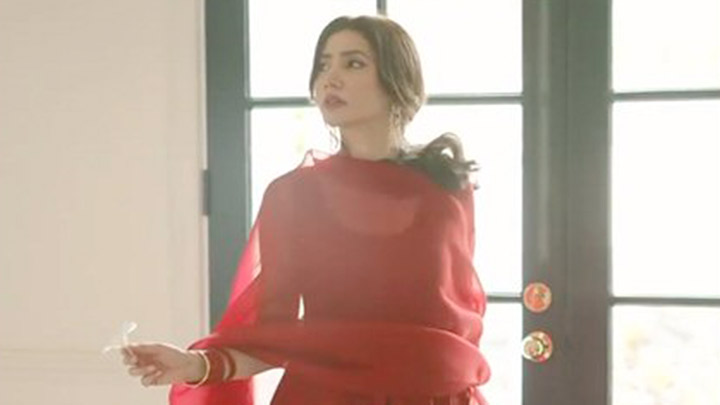 Mahira Khan looks elegant in red