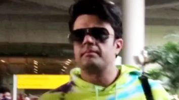 Maniesh Paul rocking the clean shaved look at airport