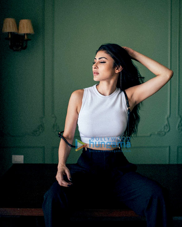 mouni roy 1 135
