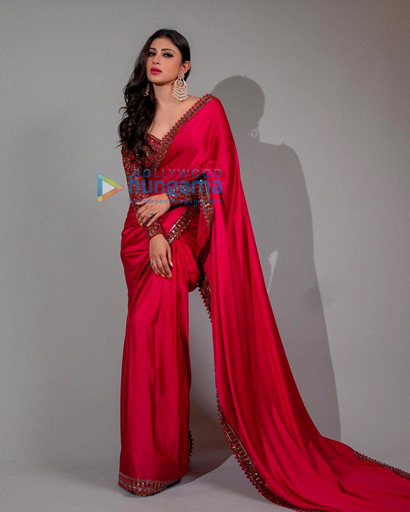 mouni roy 3 115