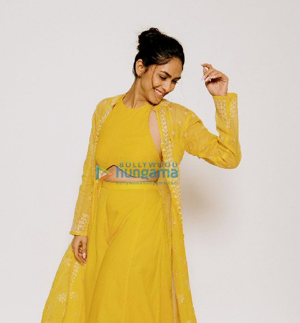 mrunal thakur 1 71