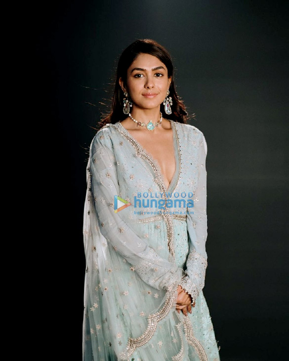 mrunal thakur 2 68