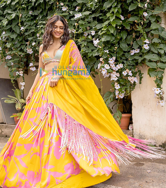 mrunal thakur 2 69