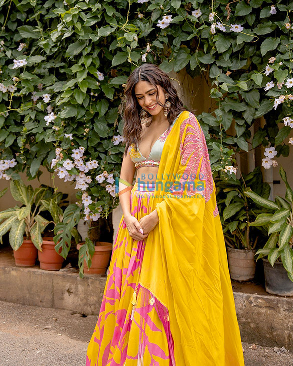 mrunal thakur 5 12