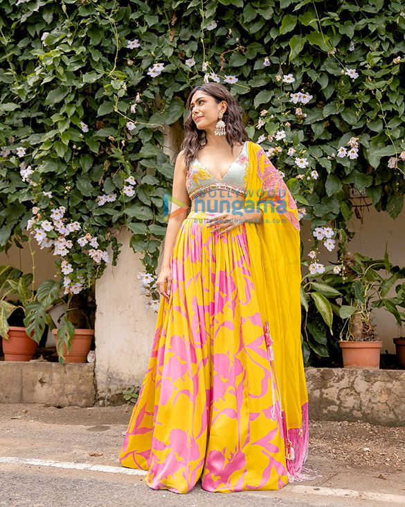 mrunal thakur 7 7