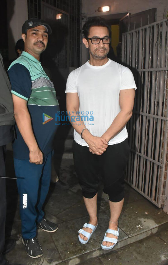 photos aamir khan snapped at a dubbing studio in bandra 3 7