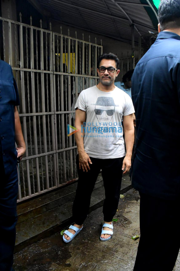 photos aamir khan snapped at a dubbing studio in bandra 3 6