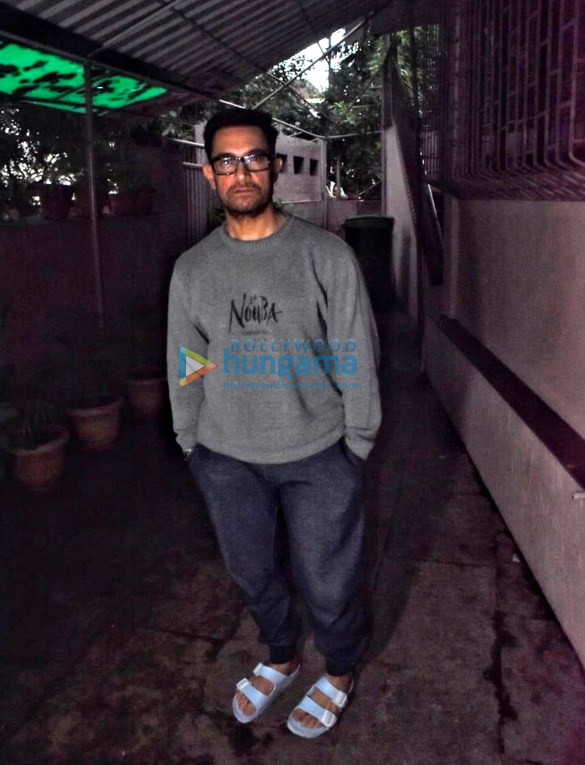 photos aamir khan snapped at a dubbing studio in bandra 4 9