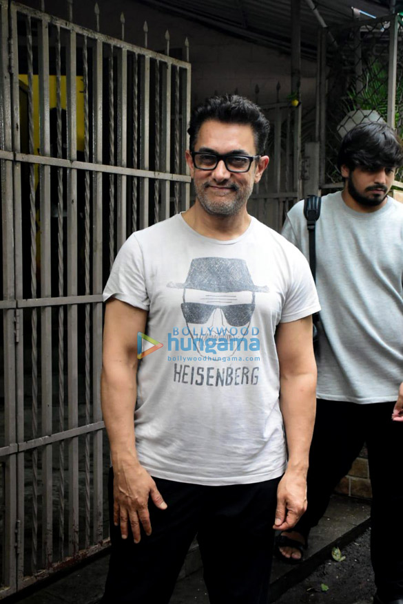 photos aamir khan snapped at a dubbing studio in bandra 5 3