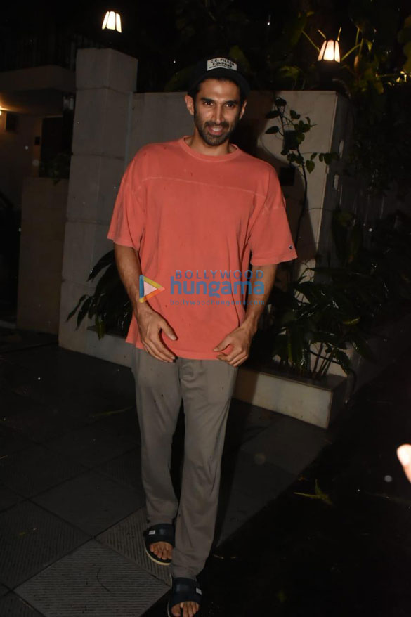 photos aditya roy kapur at a cilnic in bandra 2