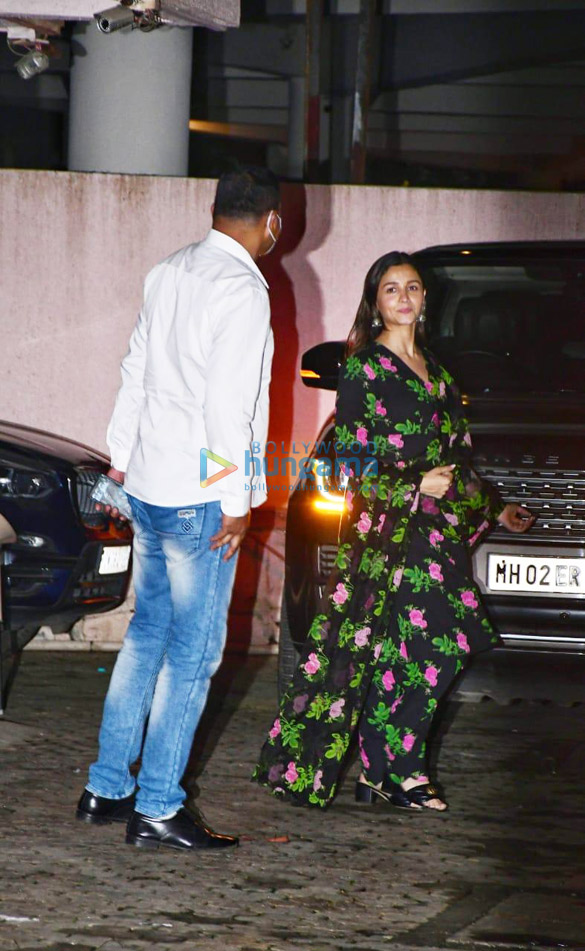 photos alia bhatt snapped post meeting at sanjay leela bhansalis office in juhu 5
