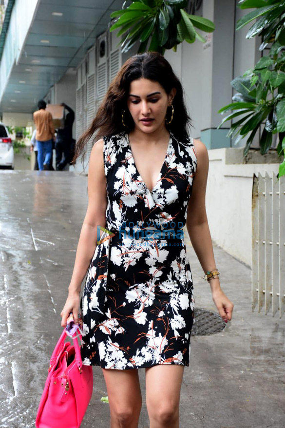 photos amyra dastur spotted in bandra 3 8